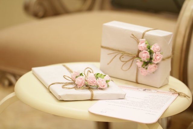 Pretty gift boxes for wedding